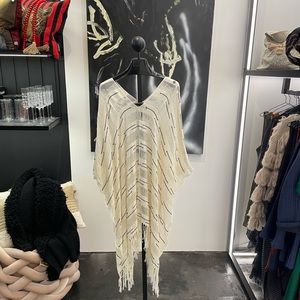 Mia Peru Poncho Candice | White